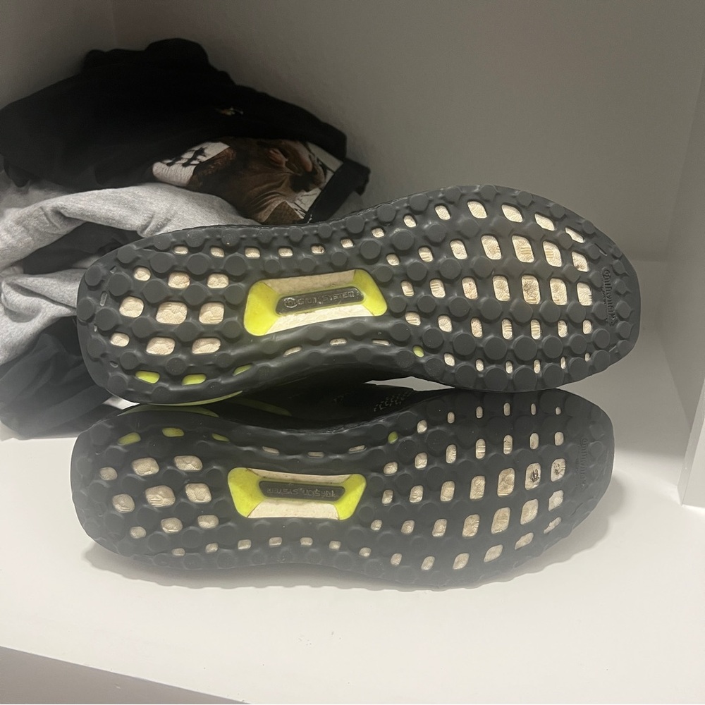 Adidas UltraBoost 1.0 'Black Lucid Lemon' Men's Size 9.5 Shoes Sneakers ID9682 - Picture 9 of 9